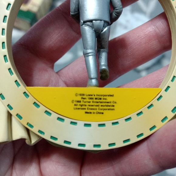 *Enesco Three Wizard of Oz Ornaments* - Picture 5 of 16